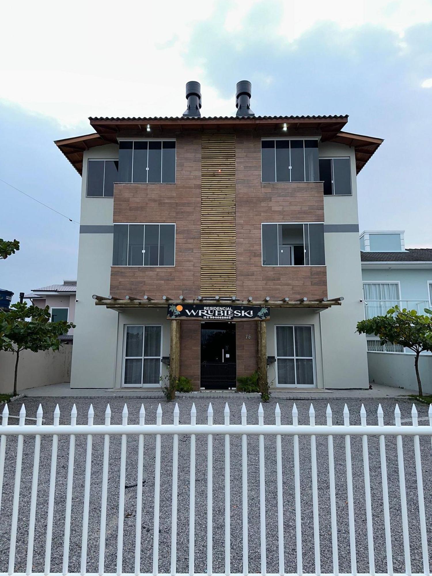 Residencial Wrubleski Sc Pinheira Esterno foto